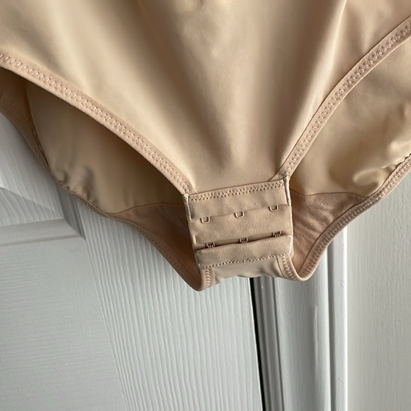 Maiden Form nude shape wear size medium - Picture 3 of 7